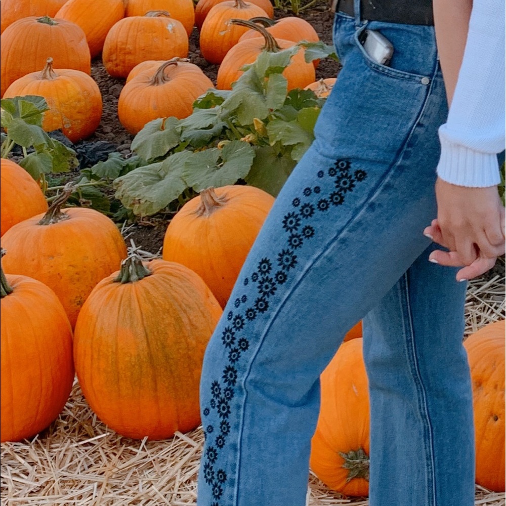 ADORABLE BOOTCUT JEANS